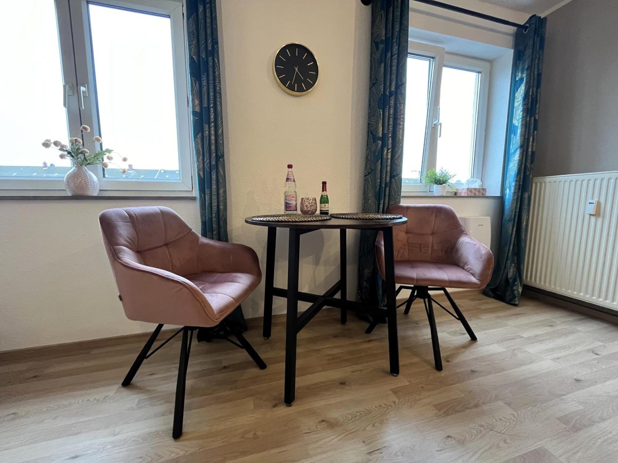 Wohnperle Neustadt - Zentral, Kostenloser Parkplatz, Lift, Klimaanlage Apartment