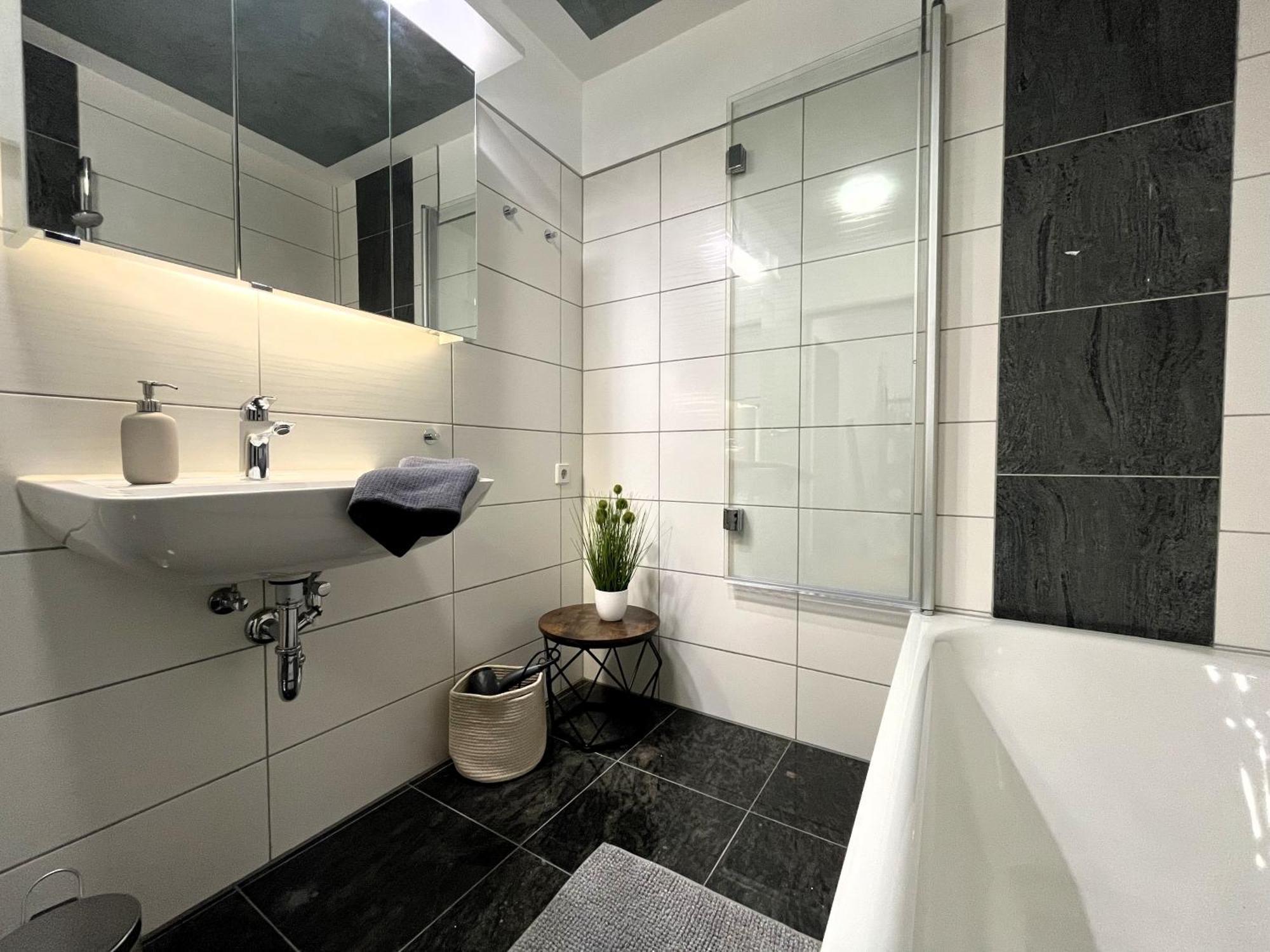 Wohnperle Neustadt - Zentral, Kostenloser Parkplatz, Lift, Klimaanlage Apartment *