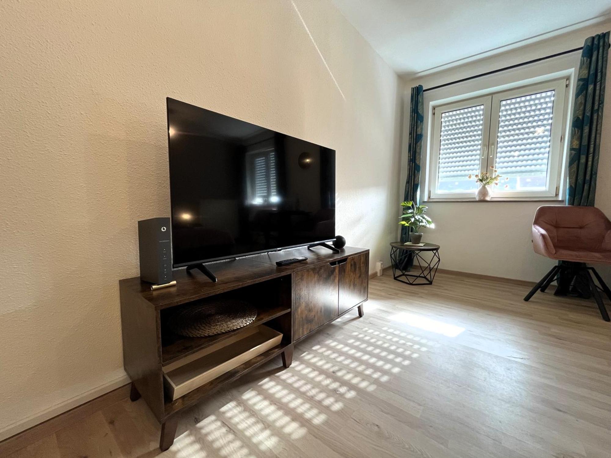 Wohnperle Neustadt - Zentral, Kostenloser Parkplatz, Lift, Klimaanlage Apartment *